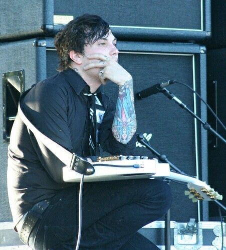 Frank Iero Hourly tweet media
