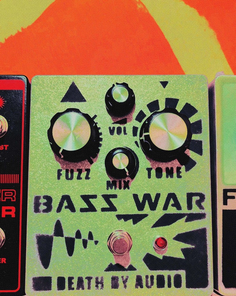 DeathByAudioFX's tweet image. Bass War hits hard. Friday hits harder. 💥🤸♂️
deathbyaudio.com/products/bass-…