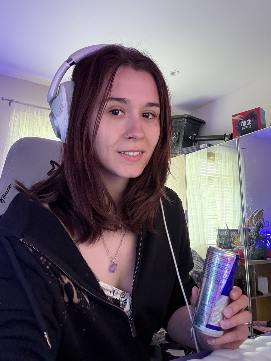 RageDarling's tweet image. Help me, I’m doing my accounting…
I need entertainment, is anyone streaming anything fun? 🥲 Drop links below 👇