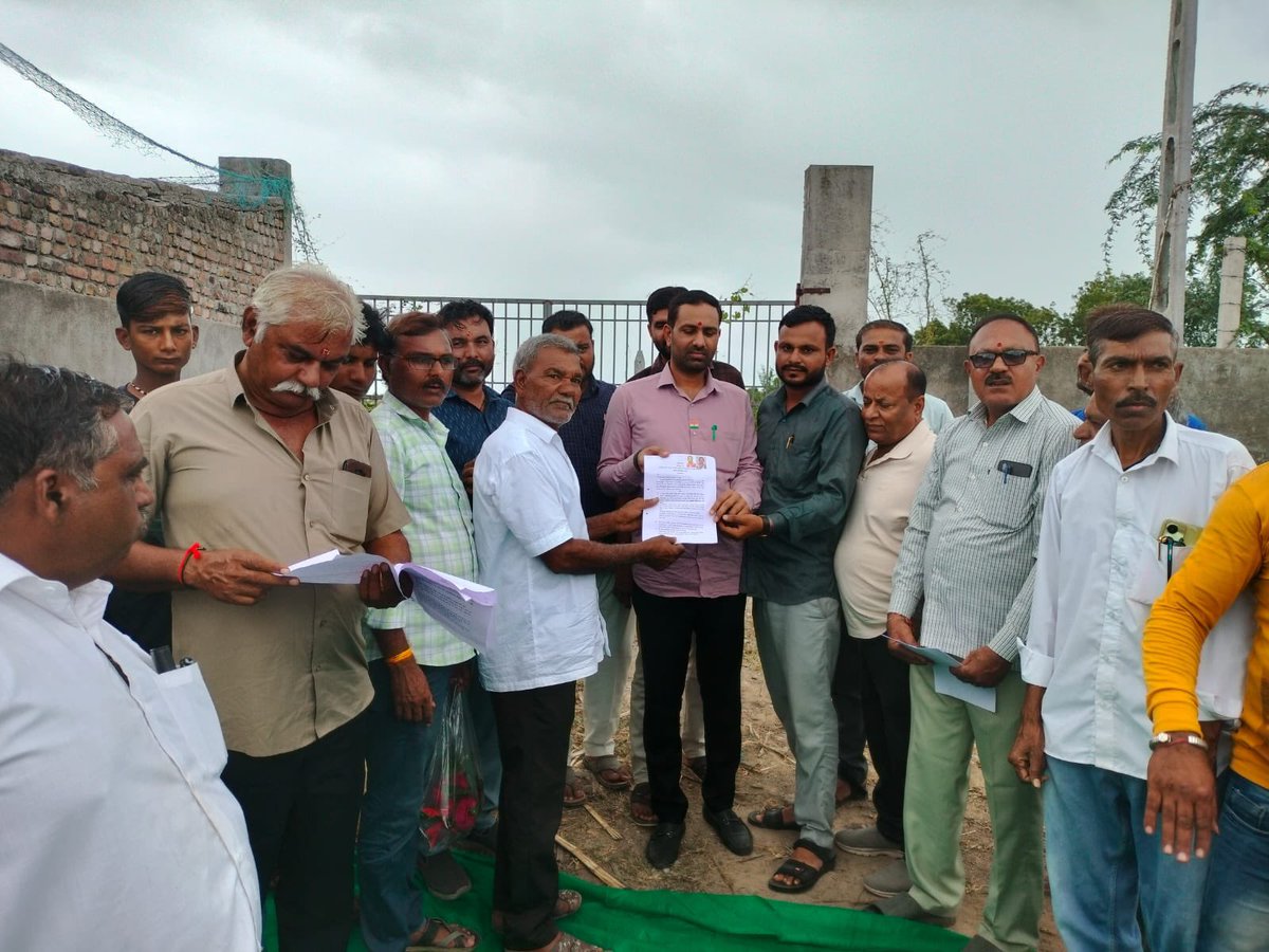 ikaushikvekaria's tweet photo. આજરોજ અમરેલી તાલુકાના બાબાપુર ગામે આંબેડકર હોલનું ખાતમહુર્ત તથા લેન્ડ કમીટીમાં મંજૂર થયેલ મફત પ્લોટમાં આવાસ માટે સનદનું વિતરણ કાર્યક્રમમાં હાજરી આપી. https://t.co/nW19SvoE6W