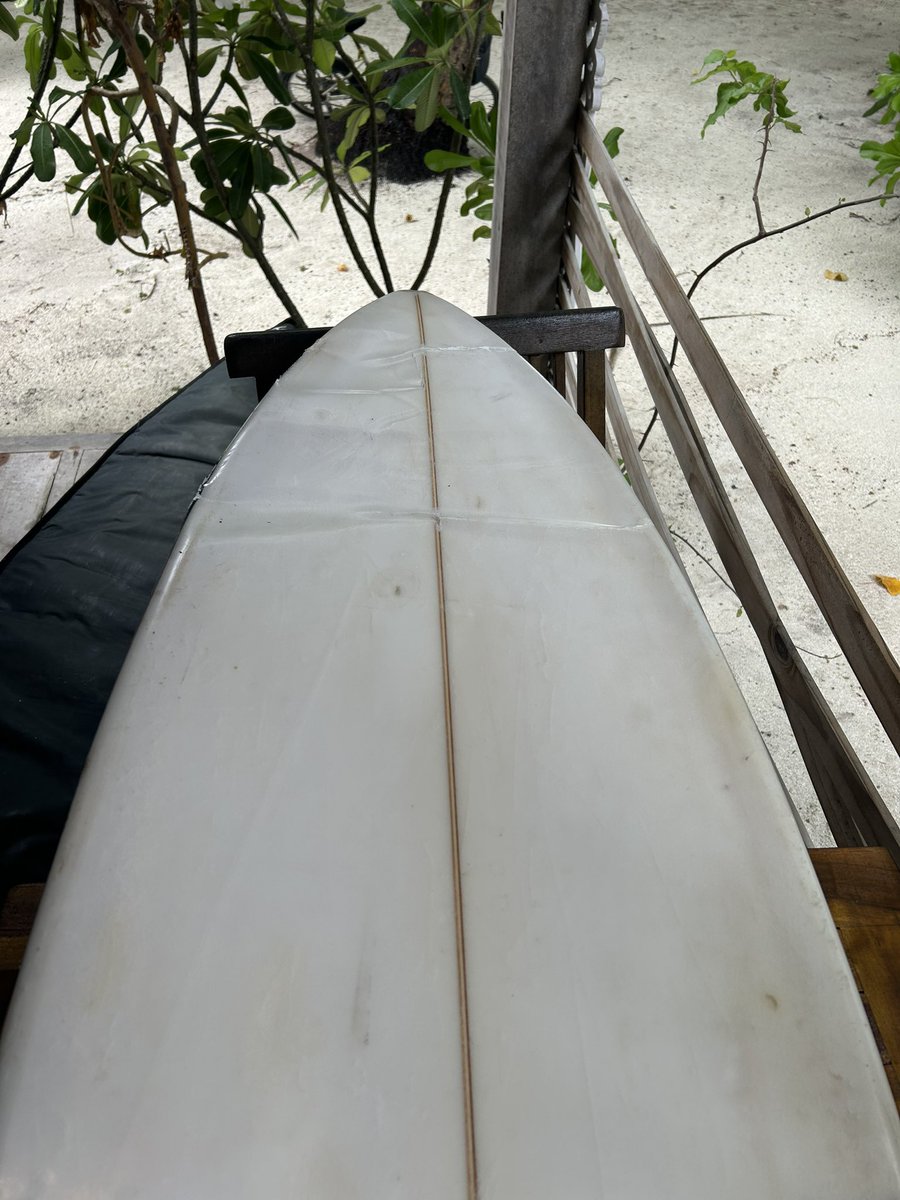 mosesmarathon's tweet photo. The photo above didn’t show another crease across the board, further down. The surf board repairer said it appeared to have been “run over”. Crushed. No response whatsoever from @malindoair except the automated, non-specific type. https://t.co/wuWxtKs2J6