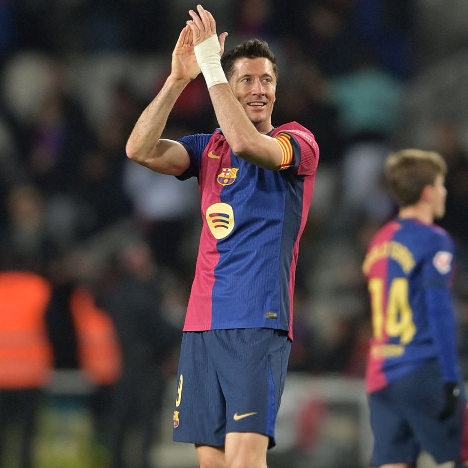 Transfery_'s tweet image. 🚨 🇵🇱 Robert Lewandowski wśród mocnych kandydatów do dołączenia do grupy kapitanów Barcy zamiast Ter Stegena!
Oprócz Polaka na liście znajdują się Lamine Yamal, Inigo Martinez i Ferran Torres.
ℹ Fernando Polo
