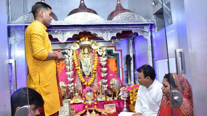 Jaipur dialouges 2.o (@2_jaipur88614) on Twitter photo рдЙрдкрдореБрдЦреНрдпрдордВрддреНрд░реА рдкреНрд░реЗрдордЪрдВрдж рдмреИрд░рд╡рд╛ рдиреЗ рддрдиреЛрдЯ рдорд╛рддрд╛ рдХреЗ рджрд░реНрд╢рди рдХрд┐рдП рдФрд░ рдЙрдиреНрд╣реЛрдВрдиреЗ #BSF рдХреЗ рдЬрд╡рд╛рдиреЛрдВ рд╕реЗ рдореБрд▓рд╛рдХрд╛рдд рдФрд░ рдЙрдиреНрд╣реЛрдВрдиреЗ рдЬрд╡рд╛рдиреЛрдВ рдХреЗ рдЕрдиреБрд╢рд╛рд╕рди, рд╕рдорд░реНрдкрдг рдФрд░ рджреЗрд╢рднрдХреНрддрд┐ рдХреА рд╕рд░рд╛рд╣рдирд╛ рдХрд░рддреЗ рд╣реБрдП рдХрд╣рд╛ рдХрд┐ рджреЗрд╢ рдХреА рд╕реБрд░рдХреНрд╖рд╛ рдЖрдк рдЬреИрд╕реЗ рд╡реАрд░реЛ рдХреЗ рдХрд╛рд░рдг рд╣реА рд╕рдВрднрд╡ рд╣реЛ рдкрд╛рддреА рд╣реИред
#TanotMata
#DyCMwithBSF
#IndoPakBorder
<a href="/RajCMO/">CMO Rajasthan</a> рдЙрдкрдореБрдЦреНрдпрдордВрддреНрд░реА рдкреНрд░реЗрдордЪрдВрдж рдмреИрд░рд╡рд╛ рдиреЗ рддрдиреЛрдЯ рдорд╛рддрд╛ рдХреЗ рджрд░реНрд╢рди рдХрд┐рдП рдФрд░ рдЙрдиреНрд╣реЛрдВрдиреЗ #BSF рдХреЗ рдЬрд╡рд╛рдиреЛрдВ рд╕реЗ рдореБрд▓рд╛рдХрд╛рдд рдФрд░ рдЙрдиреНрд╣реЛрдВрдиреЗ рдЬрд╡рд╛рдиреЛрдВ рдХреЗ рдЕрдиреБрд╢рд╛рд╕рди, рд╕рдорд░реНрдкрдг рдФрд░ рджреЗрд╢рднрдХреНрддрд┐ рдХреА рд╕рд░рд╛рд╣рдирд╛ рдХрд░рддреЗ рд╣реБрдП рдХрд╣рд╛ рдХрд┐ рджреЗрд╢ рдХреА рд╕реБрд░рдХреНрд╖рд╛ рдЖрдк рдЬреИрд╕реЗ рд╡реАрд░реЛ рдХреЗ рдХрд╛рд░рдг рд╣реА рд╕рдВрднрд╡ рд╣реЛ рдкрд╛рддреА рд╣реИред
#TanotMata
#DyCMwithBSF
#IndoPakBorder
<a href="/RajCMO/">CMO Rajasthan</a>