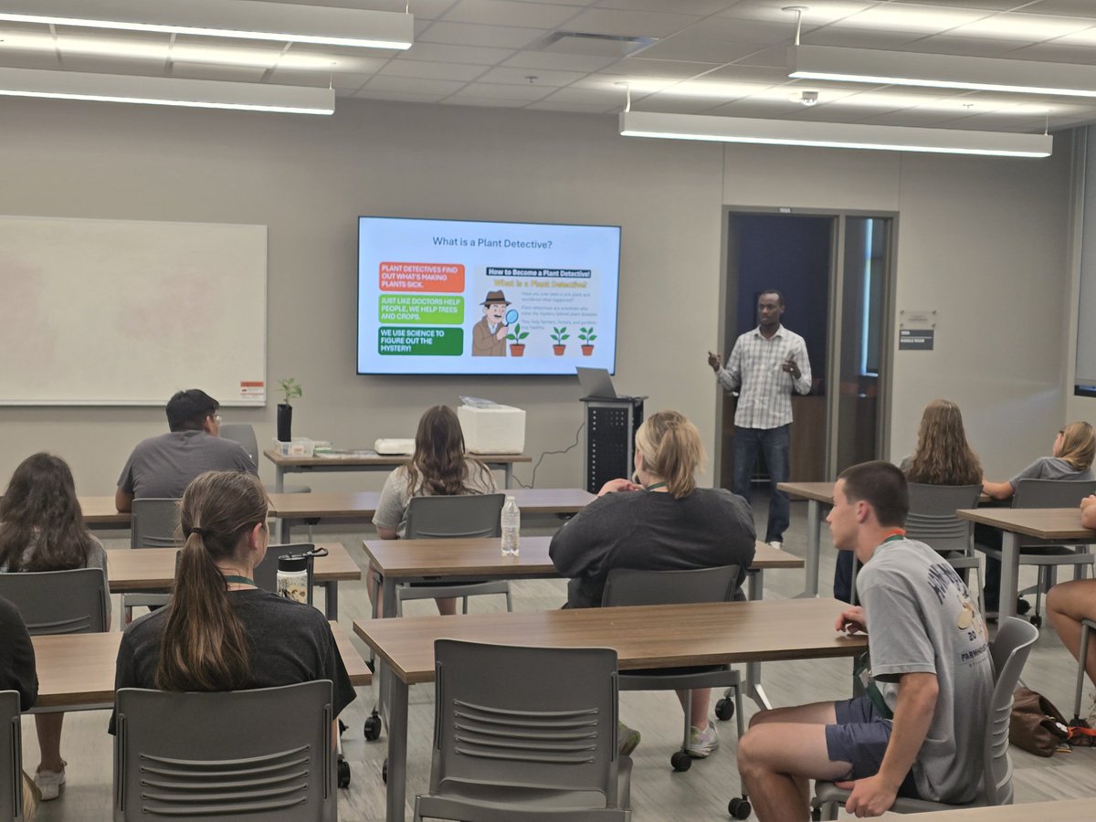 JibrinLab's tweet image. For the second year running, our Lab participated in the annual 4H Round Up. Our workshop focused on "Becoming a Plant Detective "...great presentations from all Lab members.