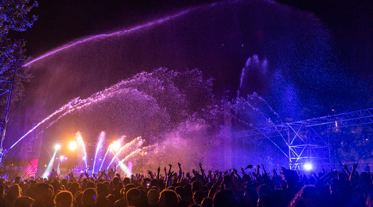 Preparats i preparades per gaudir de la Nit Boja? 🤪
🎶 Desvetllament bellugós de la Família Robafaves
⏰ 23.30 h
📍 Des de l'Ajuntament

💥Escapada a Negra Nit!
⏰ 1.30 h
📍 Des de l'Ajuntament

💦 La Ruixada
⏰ 4 h
📍 Espai Firal del Nou Parc Central

#VisitMataró #LesSantes