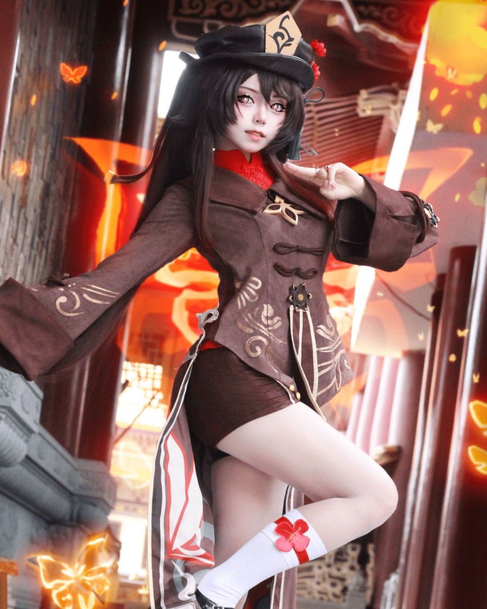 CossSeven11's tweet photo. Pyro Pyro pants on fire~ ~ !! 🔥 ❤️‍🔥 

#hutao #hutaogenshinimpact #genshinimpact #hoyoverse #gaming #cosplay https://t.co/nr3dt39xHL