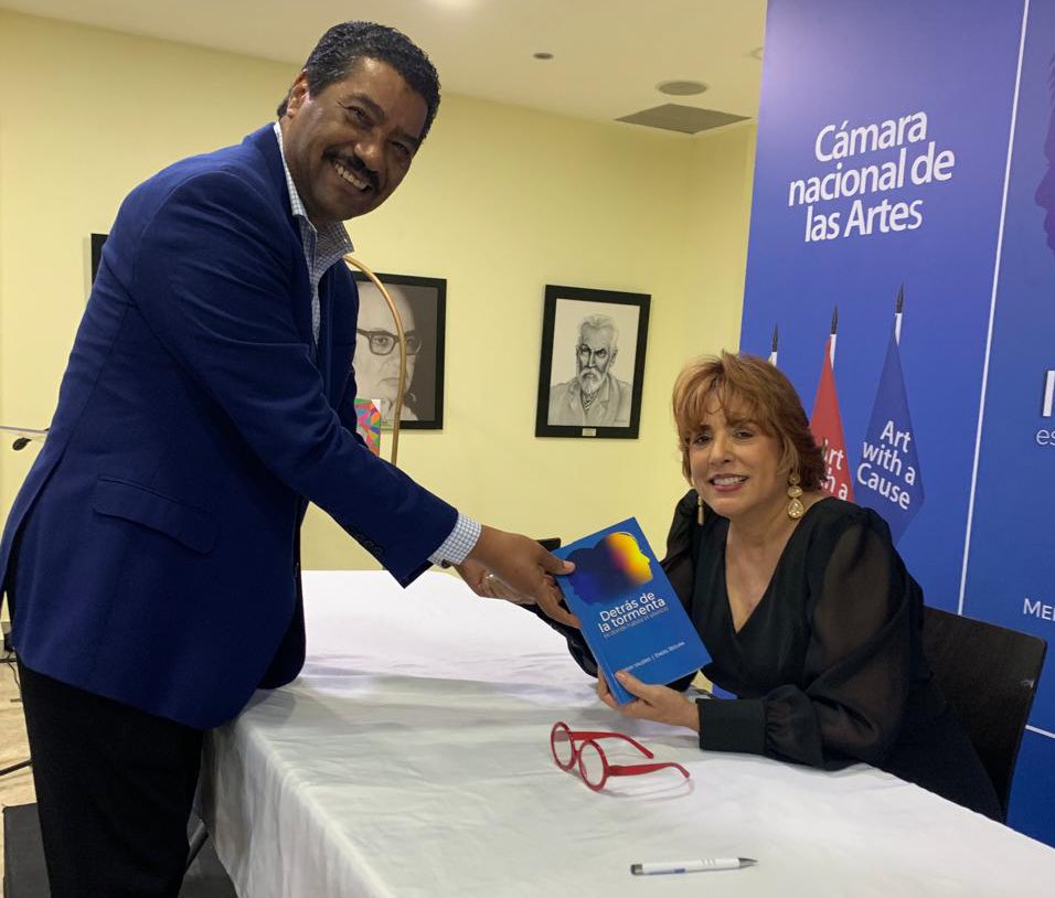 Jesús Féliz (@jesusfelizsdn) on Twitter photo “Detrás de la tormenta es donde habita el silencio” es el nombre con que <a href="/meryvalerio/">Mery Valerio</a> pone a circular su libro. Una historia llena de resilencia, perseverancia, sueños y esperanzas que narra la vida de su hijo autista, hasta vencer la exclusión y alcanzar la superación personal. “Detrás de la tormenta es donde habita el silencio” es el nombre con que <a href="/meryvalerio/">Mery Valerio</a> pone a circular su libro. Una historia llena de resilencia, perseverancia, sueños y esperanzas que narra la vida de su hijo autista, hasta vencer la exclusión y alcanzar la superación personal.