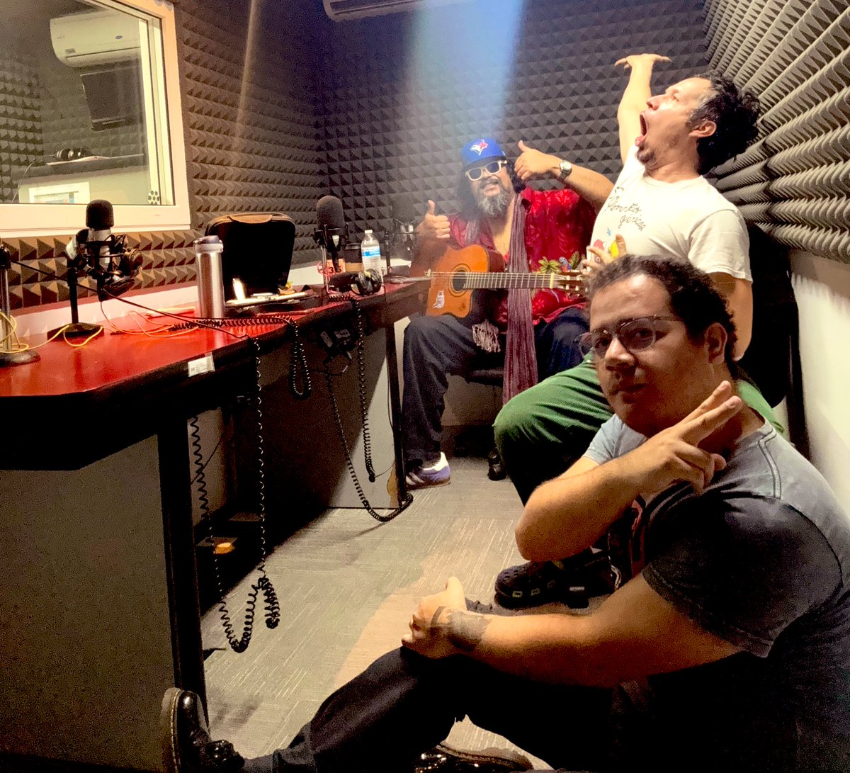 Kevin Vega (@eskevinvega) on Twitter photo Porque ya es viernes de rockola llega el #CancioneroMañanero para que formen sus rolas Gallito’s Versión así que caiganle a <a href="/codigo21_radio/">Código 21</a> con <a href="/ElTioTranqui/">Antonio Tranquilino</a> <a href="/elAleGuarrero/">El Mismisimo Albergainstan</a> y miow
zeno.fm/radio/codigo21/
codigo21.cdmx.gob.mx Porque ya es viernes de rockola llega el #CancioneroMañanero para que formen sus rolas Gallito’s Versión así que caiganle a <a href="/codigo21_radio/">Código 21</a> con <a href="/ElTioTranqui/">Antonio Tranquilino</a> <a href="/elAleGuarrero/">El Mismisimo Albergainstan</a> y miow
zeno.fm/radio/codigo21/
codigo21.cdmx.gob.mx