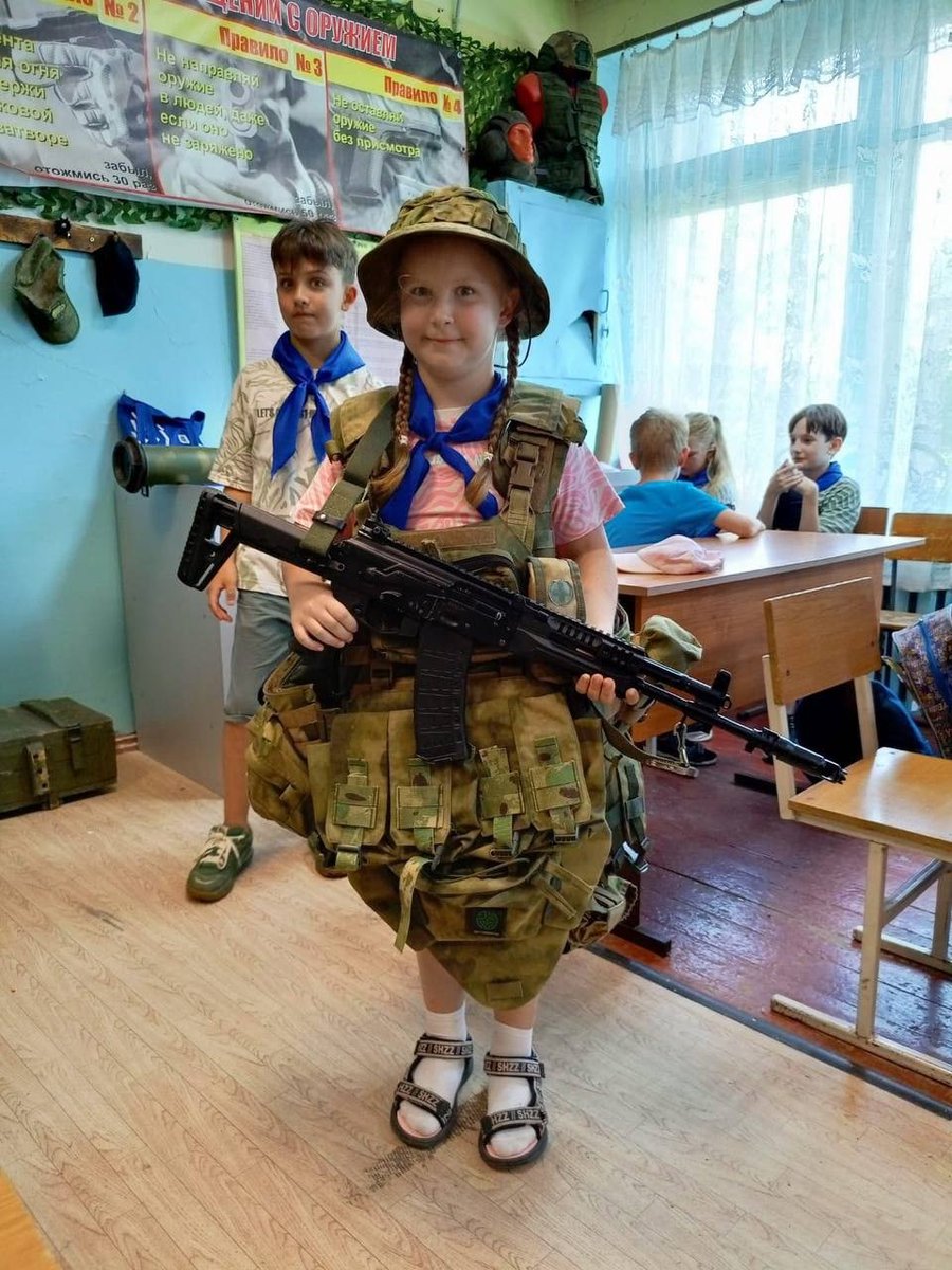 ri_not_ri's tweet image. Friends, I'm writing a big thread about how Russians teach children to fly drones, and what can I say... it's a bad day to know Russian... and to have eyes😟