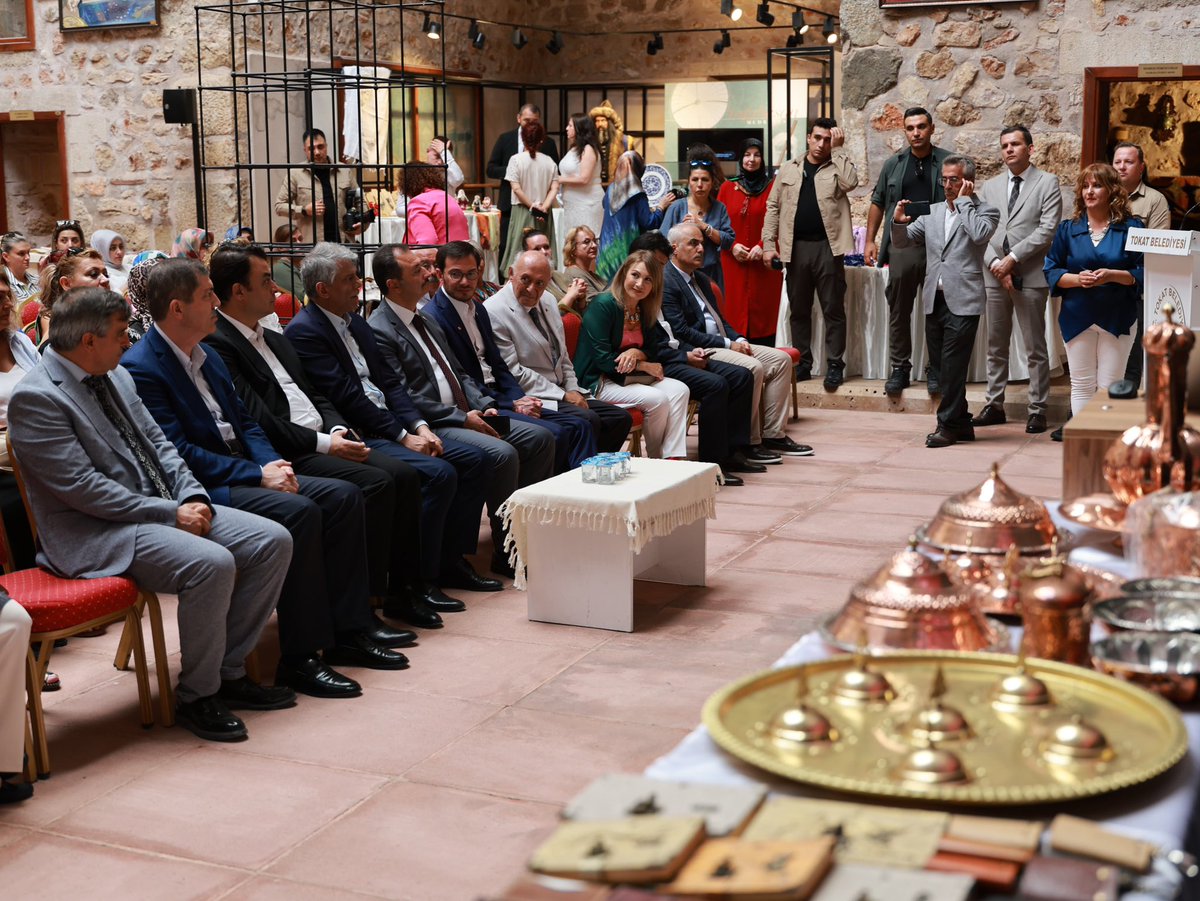 mkyazicioglutr's tweet image. Bir dizi ziyaret ve inceleme için kentimizde misafir ettiğimiz T.C. Kültür ve Turizm Bakan Yardımcısı Sayın Nadir Alpaslan'la birlikte Sulusokak bölgesinde ziyaretlerde bulunarak, Kültür ve Turizm Bakanlığı Geleneksel El Sanatları Somut Olmayan Kültürel Miras Taşıyıcısı Boncuk…
