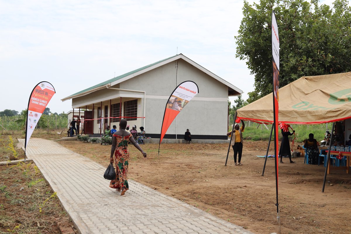 actionaiduganda's tweet image. Today, we reflect on a significant milestone. We recently launched a Women and Girls' Safe Space in Imvepi Refugee Settlement, reconstructed with generous support from @ActionAidDK. The center now features a newly established Agroecology Hub, with a micro irrigation scheme, made…