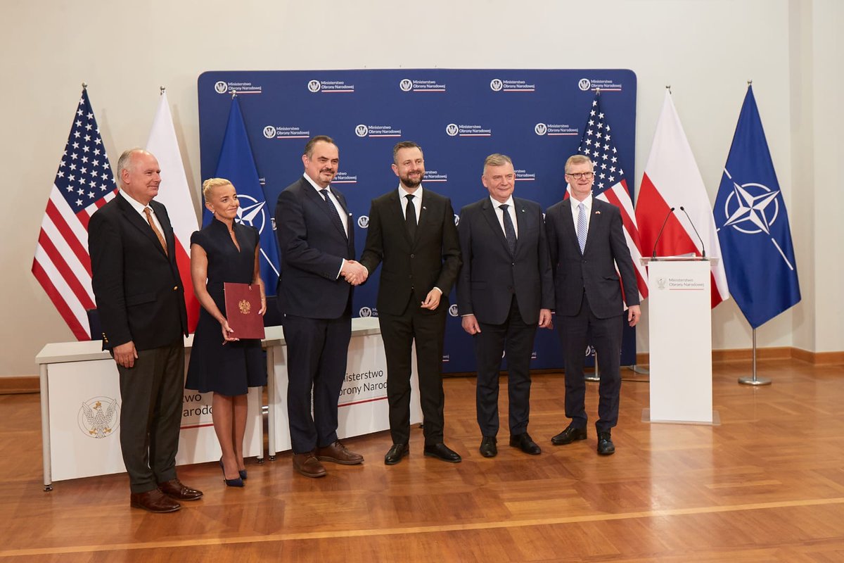 BGK_pl's tweet image. Wspieramy modernizację Wojska Polskiego! Pierwsza wiceprezes zarządu #BGK, prof. Marta Postuła, wicepremier, minister obrony narodowej, Władysław Kosiniak-Kamysz oraz podsekretarz stanu USA, Brent T. Christensen, podpisali umowę o udzieleniu Polsce 🇵🇱 przez Stany Zjednoczone 🇺🇸…