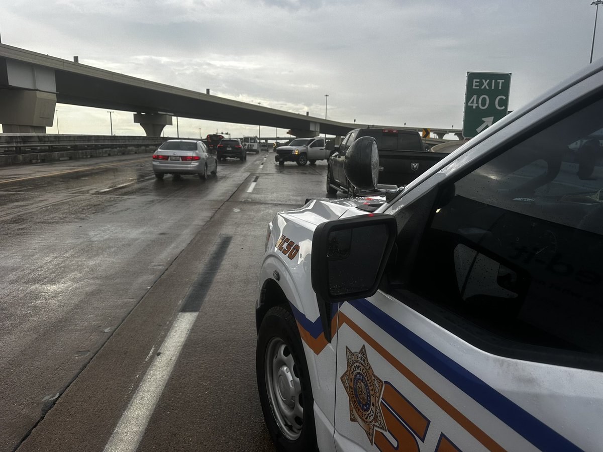 HCSO_TerryGarza's tweet image. Traffic incident cleared quickly: I-45 Gulf Fwy SB at IH-610 south loop, crash which affected multiple lanes. A Motorist Assistance program (MAP) Deputy arrived on scene and will work the crash. The roadway is cleared and traffic has resumed. Drive carefully, some roads are…
