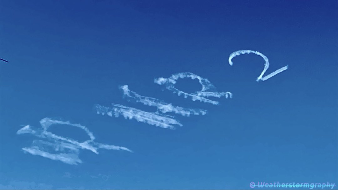 weathergraphy's tweet photo. Plover bird & skywriting madness on a nice day yesterday - July 24 2025.
•
@MagpieMetalcore @mareetimms #ploverbird #skywriting #bluesky #Melbournesky #Melbourneweather #Melbweather #Melbourne https://t.co/bMaDJxN0sB