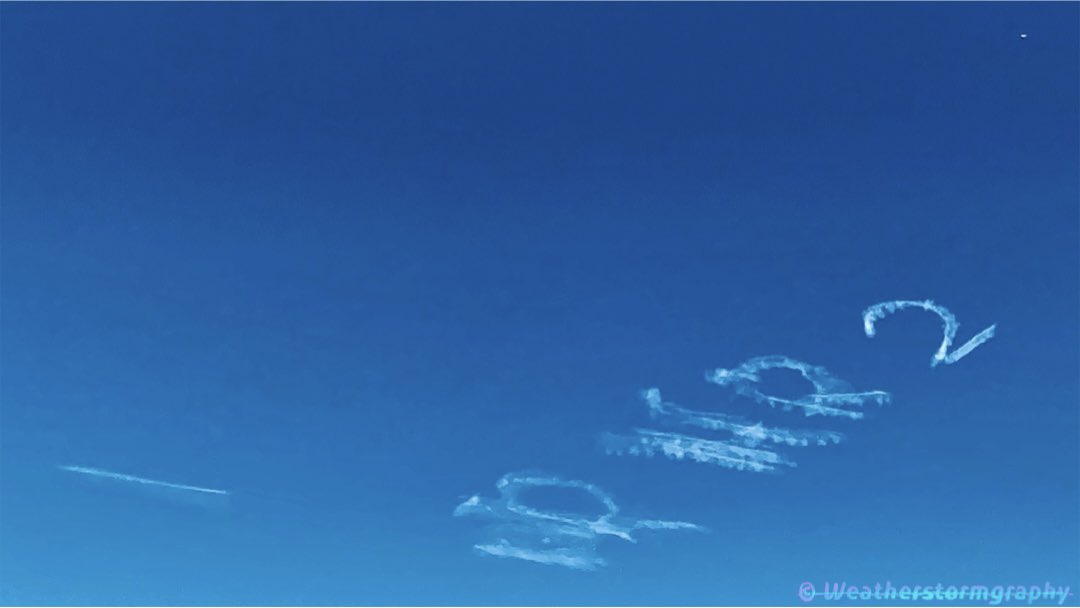 weathergraphy's tweet photo. Plover bird & skywriting madness on a nice day yesterday - July 24 2025.
•
@MagpieMetalcore @mareetimms #ploverbird #skywriting #bluesky #Melbournesky #Melbourneweather #Melbweather #Melbourne https://t.co/bMaDJxN0sB