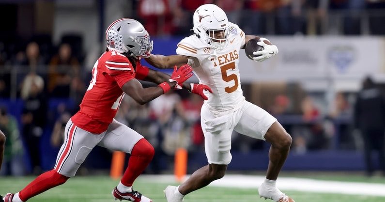 InsideTexas's tweet image. .@EricNahlin with the latest on standouts at WR, EDGE, on special teams, and in the weight room as Texas gets ready for preseason camp next week (On3+): on3.com/teams/texas-lo…