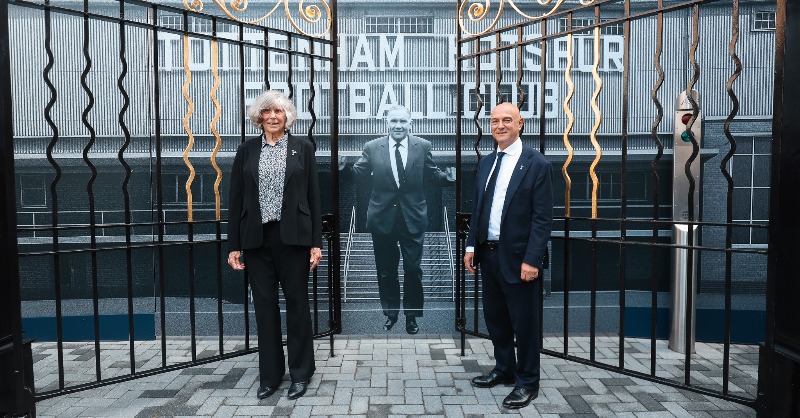 SpursOfficial's tweet photo. The famous Bill Nicholson Gates are now officially back home in Tottenham having today been formally re-opened by our Chairman, Daniel Levy, and Bill’s daughter, Jean Bell 🤍

Read more ⤵️