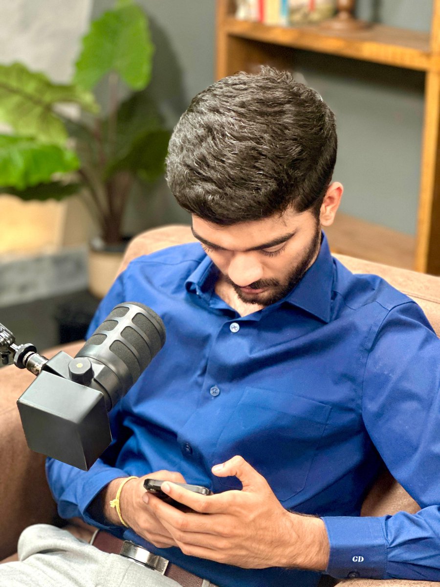DGukesh's tweet image. Not feeling blue, just wearing it! 💙