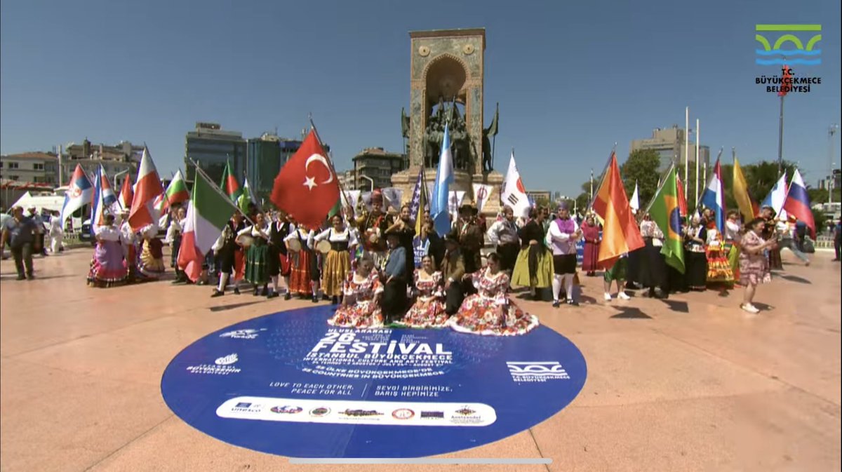 Festivalimizin başladığını tüm Dünya’ya duyurmak için Taksim Cumhuriyet Anıtı’ndayız. 🎉💃🕺

İzlemek için tıklayınız👇
 
Yayın linki: youtube.com/live/3vL4nBeaZ…