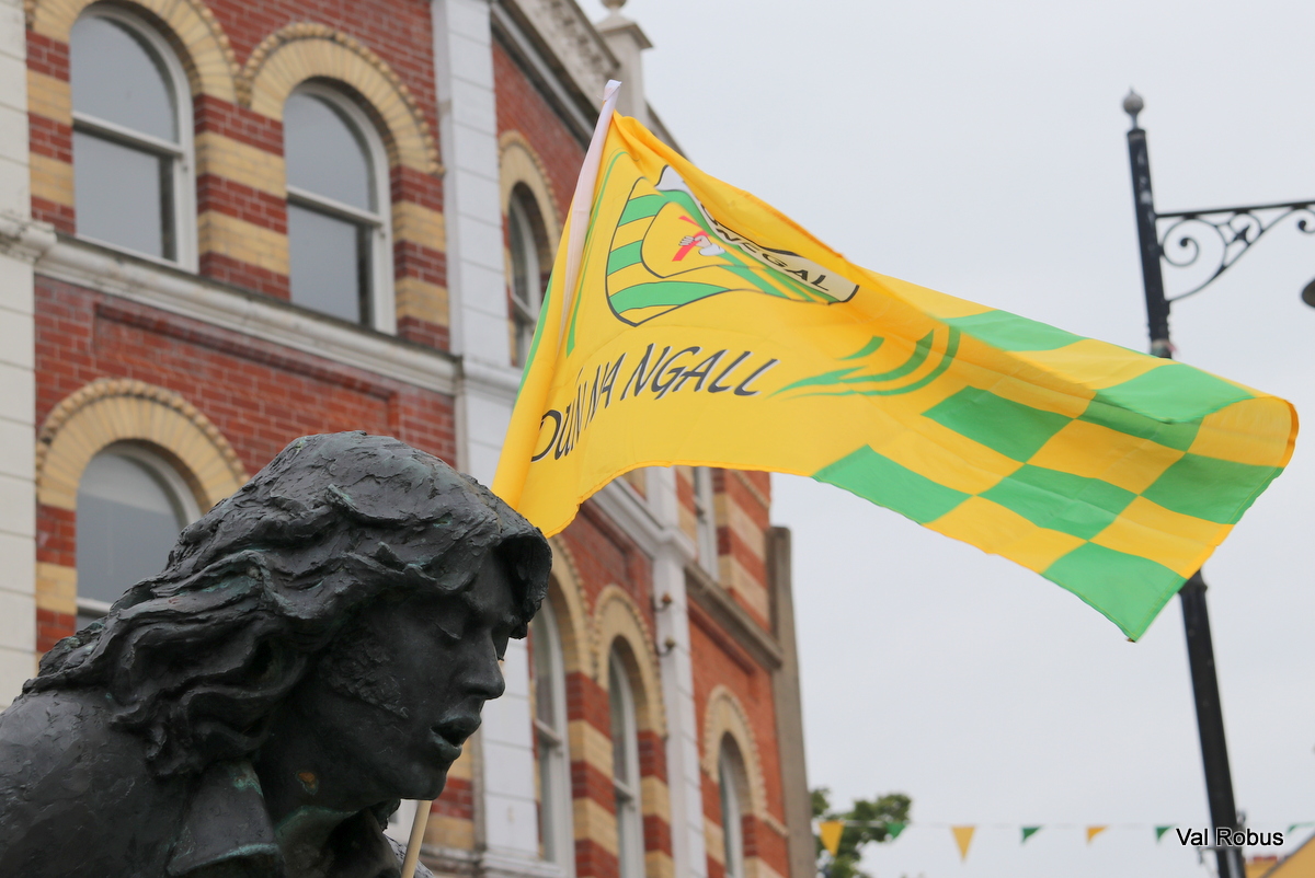magnumlady's tweet image. The Rory Gallagher Statue in Ballyshannon - supporting Donegal. #AllIreland