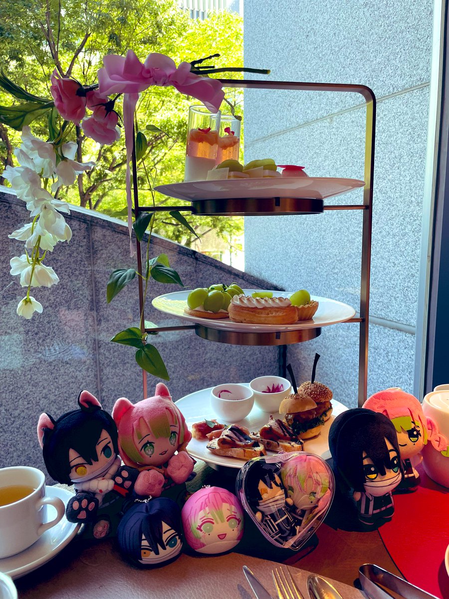 goto_ton's tweet image. ももこさんと蜜璃ちゃんカラーのヌン茶で映画感想会してきました🥳おばみつの話たくさん出来て楽しかったや〜！