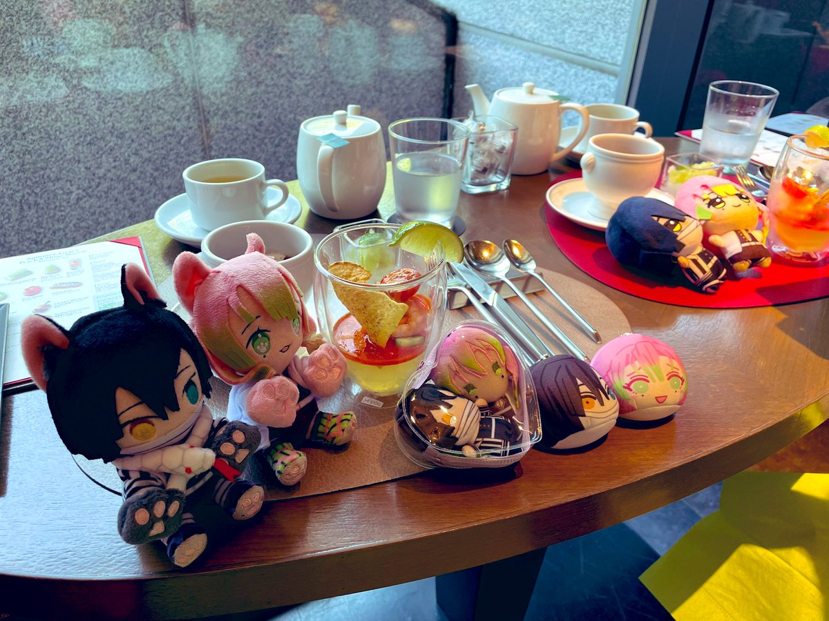goto_ton's tweet image. ももこさんと蜜璃ちゃんカラーのヌン茶で映画感想会してきました🥳おばみつの話たくさん出来て楽しかったや〜！
