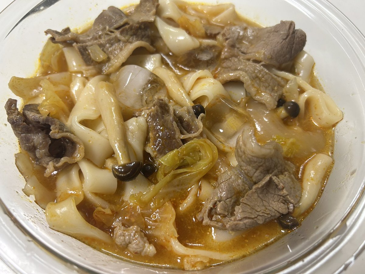 micha_micha7's tweet image. 皆さんお待たせ致しました
今夜はカルビとしめじと野菜たっぷりの冷製チゲうどんです🐥㊗️
乾杯しましょー🐥