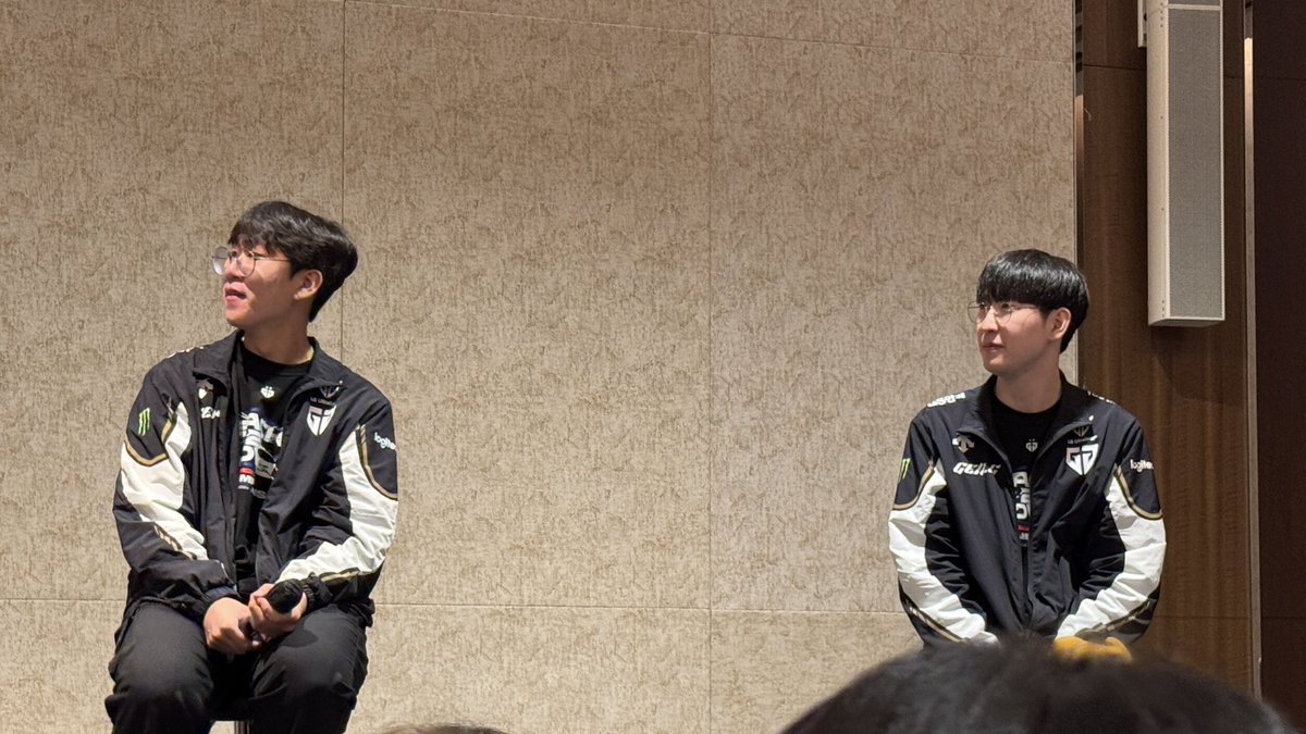 vumeaz's tweet image. ์ ์จ๊ฐ ๋๋ก์ ์ ๋ณ๋ช
์ด ์ ๋ง ๋ง์ผ์์์์~ ๋ผ๊ณ ํ์๋ง์ ๋ฐ์ฌํ์จ๊ฐ ๊ฐ์๊ธฐ ๋ฌผ์๋ง์๋๋ ์ง๊ฟ์๋ฑ์ง๊ณ ์์
๐: ์ ๊ฐ์๊ธฐ ๋ชฉ์ด ํ๋ค์..