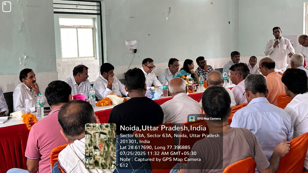 noida_authority's tweet image. आज, दिनांक 25.07.2025 को नौएडा प्राधिकरण द्वारा सैक्टर-63A के FONRWA अध्यक्ष व RWA प्रतिनिधियों के साथ बैठक आयोजित की गई, जिसमें नागरिक सुविधाओं, पार्कों के रखरखाव, सुरक्षा व्यवस्था, विद्युत्, उद्यान, जल एवं अन्य स्थानीय मुद्दों पर चर्चा की गई।
प्राधिकरण जनसहभागिता के माध्यम से…
