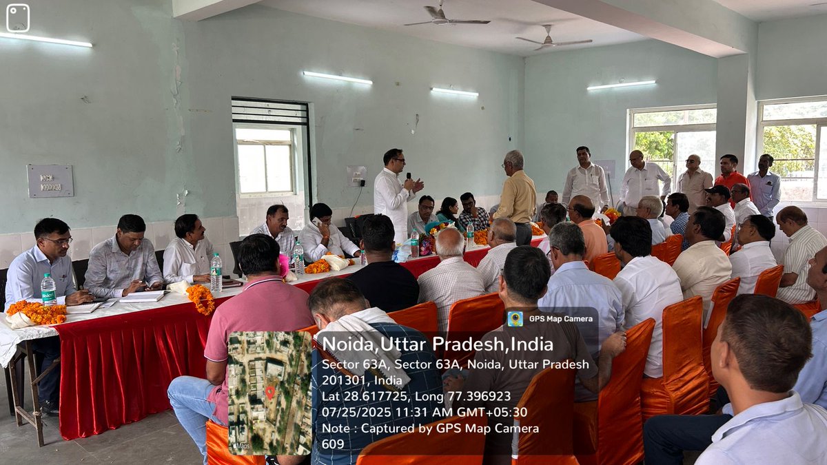 noida_authority's tweet image. आज, दिनांक 25.07.2025 को नौएडा प्राधिकरण द्वारा सैक्टर-63A के FONRWA अध्यक्ष व RWA प्रतिनिधियों के साथ बैठक आयोजित की गई, जिसमें नागरिक सुविधाओं, पार्कों के रखरखाव, सुरक्षा व्यवस्था, विद्युत्, उद्यान, जल एवं अन्य स्थानीय मुद्दों पर चर्चा की गई।
प्राधिकरण जनसहभागिता के माध्यम से…