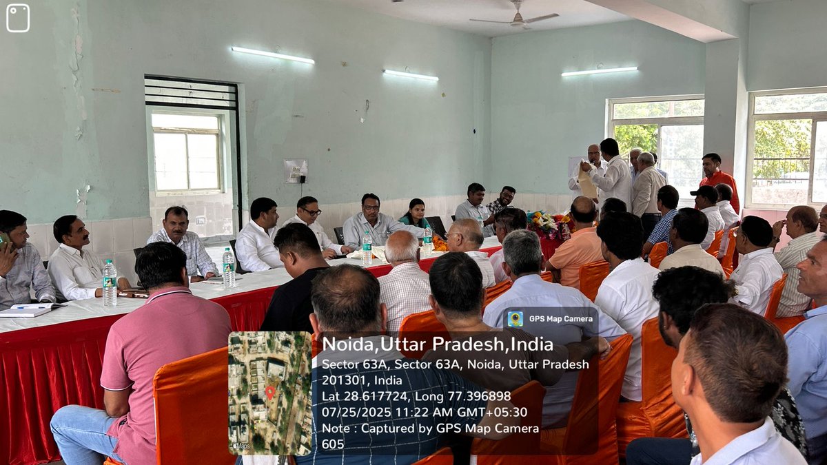 noida_authority's tweet image. आज, दिनांक 25.07.2025 को नौएडा प्राधिकरण द्वारा सैक्टर-63A के FONRWA अध्यक्ष व RWA प्रतिनिधियों के साथ बैठक आयोजित की गई, जिसमें नागरिक सुविधाओं, पार्कों के रखरखाव, सुरक्षा व्यवस्था, विद्युत्, उद्यान, जल एवं अन्य स्थानीय मुद्दों पर चर्चा की गई।
प्राधिकरण जनसहभागिता के माध्यम से…
