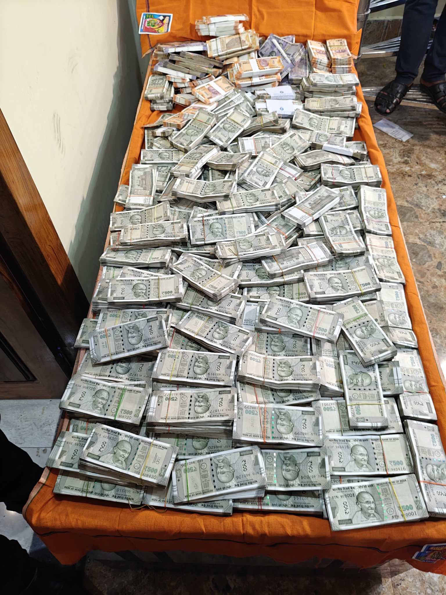 Raid on deputy Ranger House : ओडिशा में वन विभाग के डिप्टी रेंजर के घर विजिलेंस का छापा...! 6 करोड़ की अवैध संपत्ति का भंडाफोड़