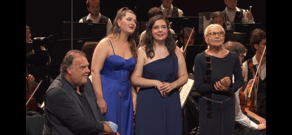 singer_pearson's tweet image. A surreal evening performing La Ciesca in Gianni Schicchi at @VerbierFestival amongst phenomenally talented and inspiring colleagues!
Pictured here: Bryn Terfel, Katrina Felsberga, me and Elena Zilio.