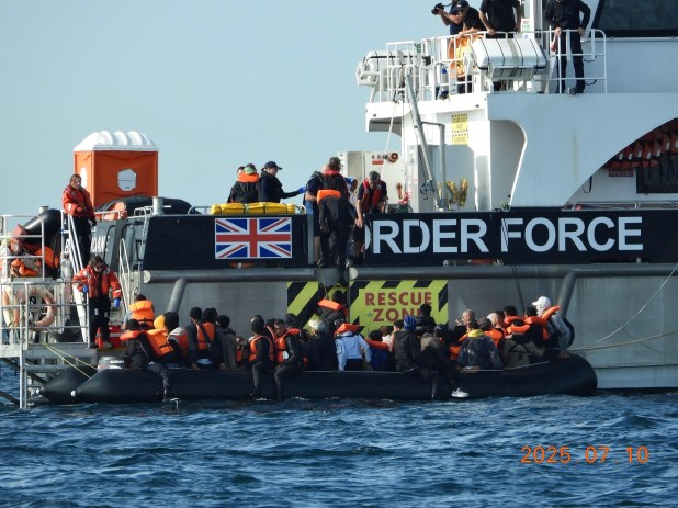SW6Steve's tweet image. BRITAIN 🇬🇧 once launched a flotilla of ships/boats to bring home our brave soldiers from France while under attack from the NAZIS, BRITAIN is now under attack from its own Government and ILLEGAL immigrants aided by the French yet nothing is being done, we have to push back !