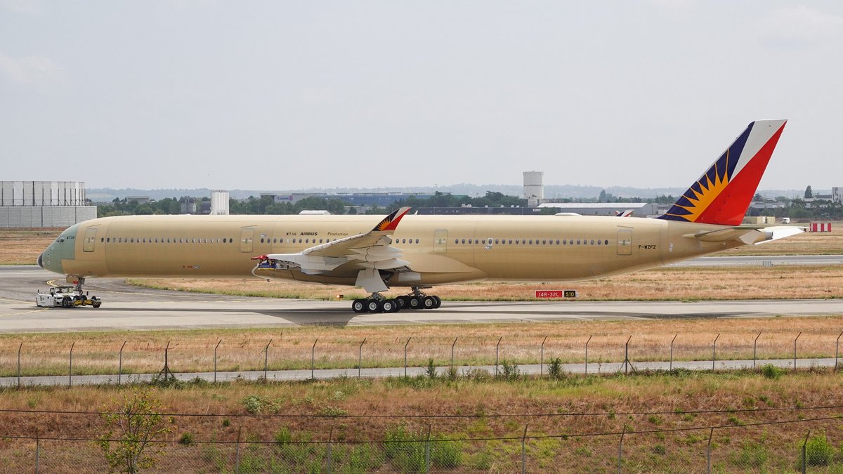 cliper31's tweet image. First Airbus A350-1000 for Philippine Airlines MSN 758 #avgeek #aviation #airbus #Philippinesairlines