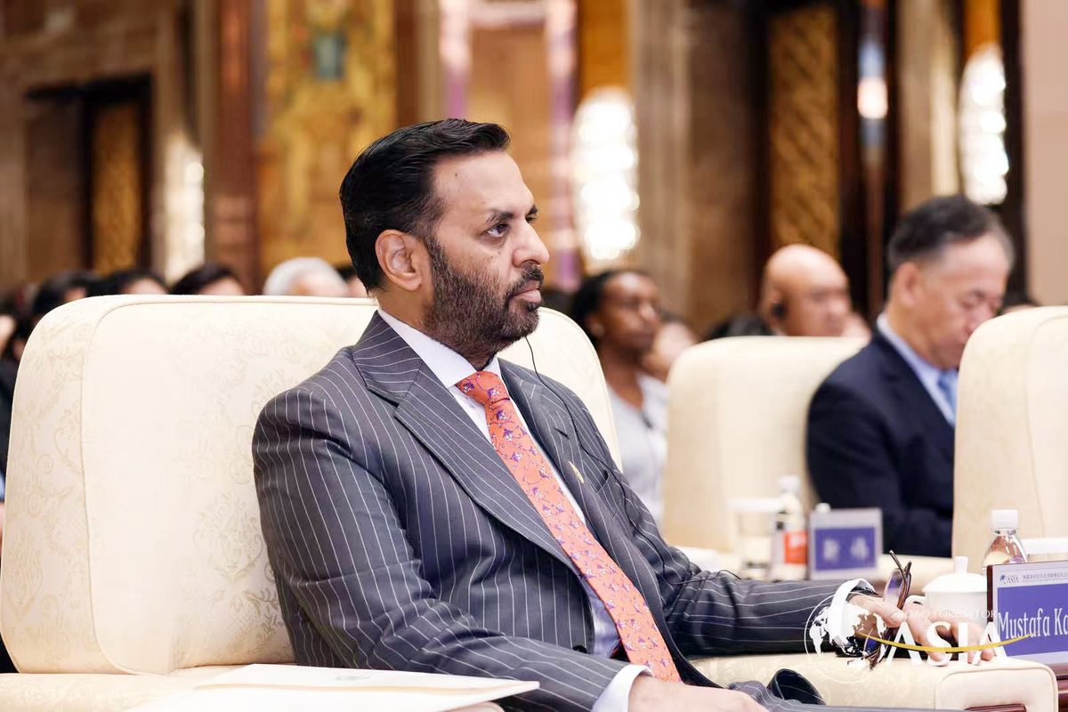 KamalMQM's tweet photo. بیجنگ میں Boao Global Health Conference سے خطاب کرتے ہوئے وفاقی وزیر صحت نے کہا

پاکستان عالمی صحت میں پارٹنرشپ کے لیے تیار ہے — سید مصطفیٰ کمال
 پاکستان کی 25 کروڑ آبادی، ہیلتھ سیکٹر میں عالمی اشتراک کے بڑے مواقع
 نرسز اور پیرامیڈکس کی کمی: پاکستان تربیت و تعاون سے کردار ادا کر سکتا ہے
وزیراعظم نے 3 دن قبل DRAP کے ڈیجیٹل نظام کا افتتاح کیا
میڈیکل ڈیوائسز کی رجسٹریشن کا عمل صرف 20 دن میں مکمل ہوگا

صحت کے بغیر معیشت ترقی نہیں کر سکتی سید مصطفیٰ کمال

#MustafaKamal
#HealthMinister
#GlobalHealthForum
#PakistanHealthVision
#AIInHealthcare
#HealthcareInnovation
#HealthForAll
#China
#Pakistan