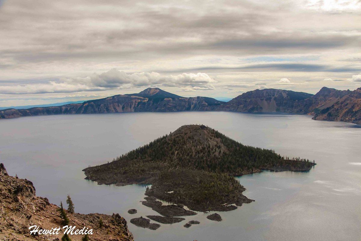 The Quintessential Crater Lake National Park Guide

Not only is it North America's deepest lake, but it is also one of North America's most beautiful bodies of water. Learn more about Crater Lake in my Crater Lake National Park Visitor Guide.

wanderlustphotosblog.com/2020/03/16/cra…