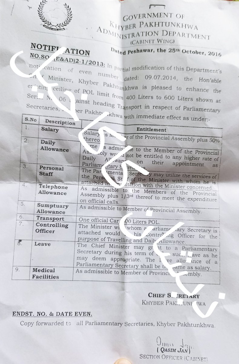 AzamKakakhel's tweet image. خیبرپختونخوا حکومت کا 200 ارب روپے کا سرپلس بجٹ۔نو منتخب 27 پارلیمانی سیکرٹریز کی تنخواہوں پر سالانہ ایک کروڑ روپے خرچ ہوگی۔ان سیکرٹریز کو حکومت ایک ایک بڑی گاڑی ،عالی شان دفتر اور سالانہ صرف 2 لاکھ لیٹر پٹرول دیے گی۔دیگر مراعات میں ٹیلی فون اور دیگر چھوٹی موٹی الاؤنسز بھی شامل ۔