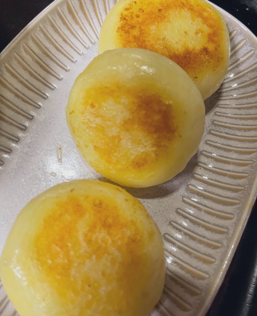 hiyokotori810's tweet image. ジャーマンポテトとチーズ入りのいももち作った😊⟡.·