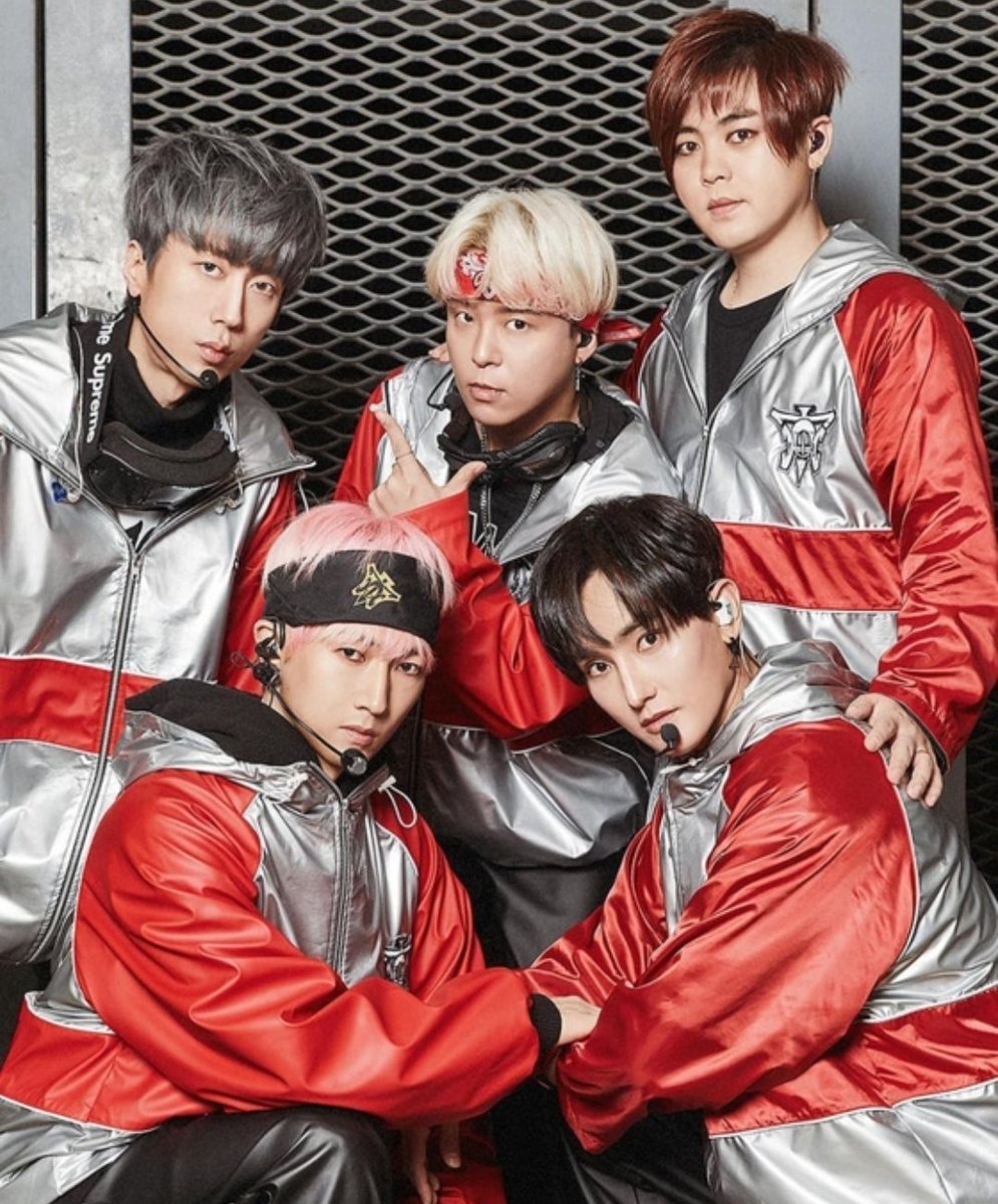 [이슈] H.O.T., 6년만 완전체 무대 성사된 진짜 이유
🤍🤍🤍🤍🤍
<a href="/jangwoohyuk/">woohyuk jang</a> 

#문희준 #장우혁 #토니안 #안승호
#강타 #안칠현 #이재원 #에쵸티 

naver.me/xGFOwBH4