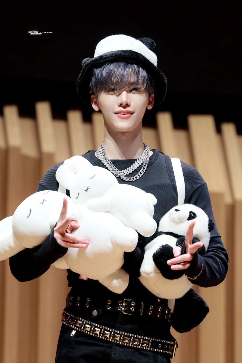 CaffeineA0813's tweet image. 250725 Fromm

#재민 #나재민 #JAEMIN #NCT #NCTDREAM