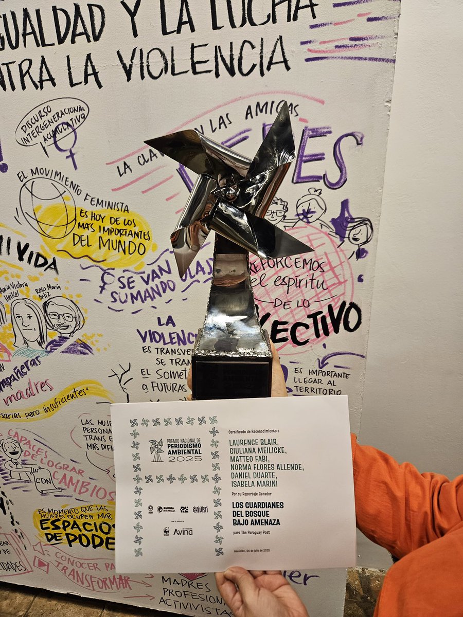 TAKING HOME THE TROPHY 🏆

We’ve won Paraguay’s National Environmental Journalism Prize! 🎖