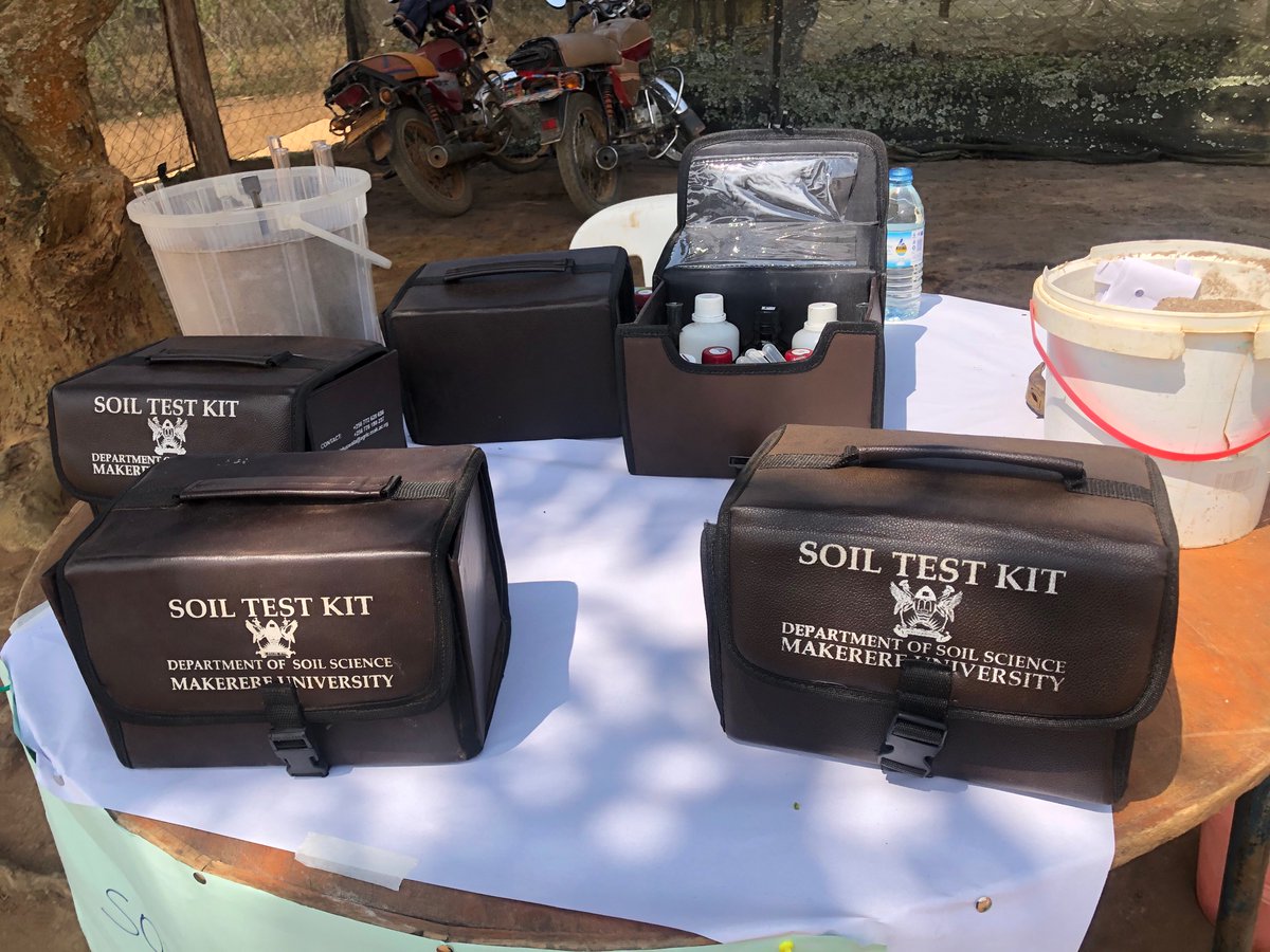 MakCAES's tweet image. .@Makerere reaching out to communities rather than them coming to Makerere: Meet Our own student Interns testing Mpigi and Masaka soil using @Makerere Soil Testing kits.