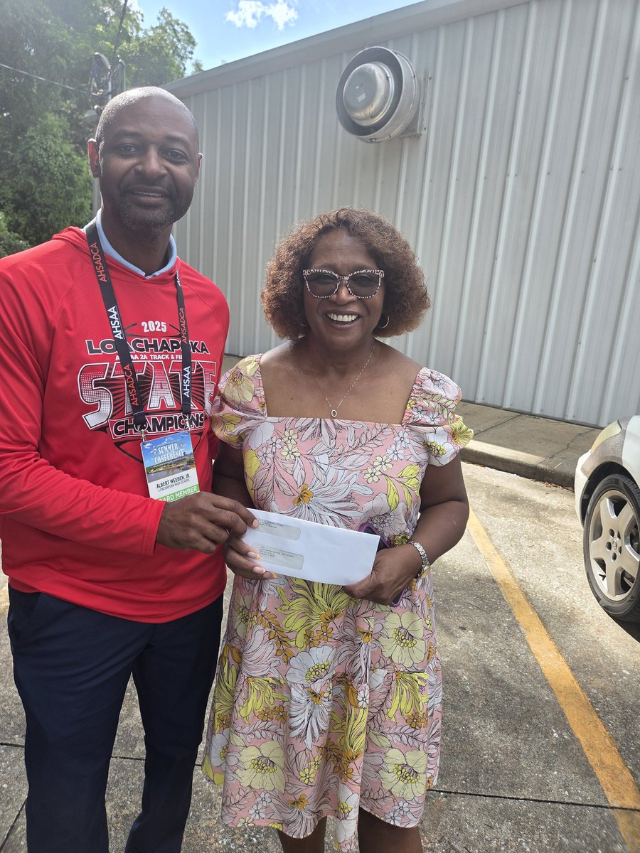 Poka Principal/AD CMAA (@loachapokaad) on Twitter photo Thank you State Representative Pebblin Warren for presenting LHS Principal Albert Weeden with a check to ensure our <a href="/pokaelementary/">Loachapoka Elementary</a> & HS students have school supplies for the 2025-2026 school year. #Salute to Ms. Warren for her continued support of #PokaPride students. Thank you State Representative Pebblin Warren for presenting LHS Principal Albert Weeden with a check to ensure our <a href="/pokaelementary/">Loachapoka Elementary</a> & HS students have school supplies for the 2025-2026 school year. #Salute to Ms. Warren for her continued support of #PokaPride students.