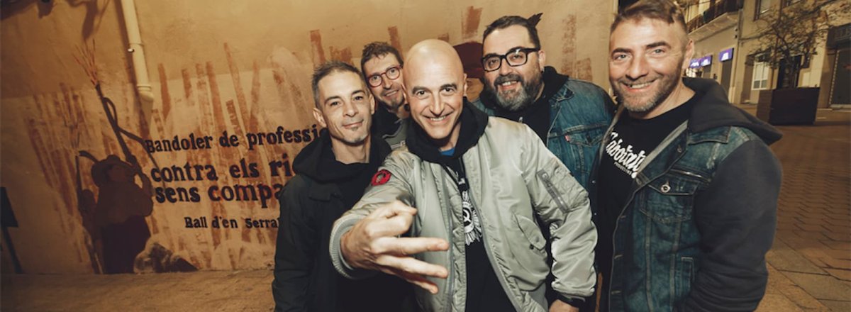 Viasona's tweet image. Inadaptats hi presentaran nou disc després d'un silenci discogràfic de dues dècades. @eltingladu viasona.cat/noticia/5829/ viasona.cat/noticia/5829/t…