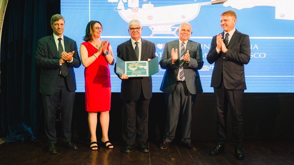 Italian Trade Agency (@itatradeagency) on Twitter photo 22/7/2025 - Cena per la candidatura della cucina italiana a Patrimonio immateriale Unesco.
📍 ICE alla Valletta con il ministro dell’Agricoltura <a href="/FrancescoLollo1/">Francesco Lollobrigida 🇮🇹</a> e l’ambasciatrice italiana a Malta <a href="/valentinasetta/">valentina setta</a> per una cena speciale a sostegno della candidatura della cucina 22/7/2025 - Cena per la candidatura della cucina italiana a Patrimonio immateriale Unesco.
📍 ICE alla Valletta con il ministro dell’Agricoltura <a href="/FrancescoLollo1/">Francesco Lollobrigida 🇮🇹</a> e l’ambasciatrice italiana a Malta <a href="/valentinasetta/">valentina setta</a> per una cena speciale a sostegno della candidatura della cucina