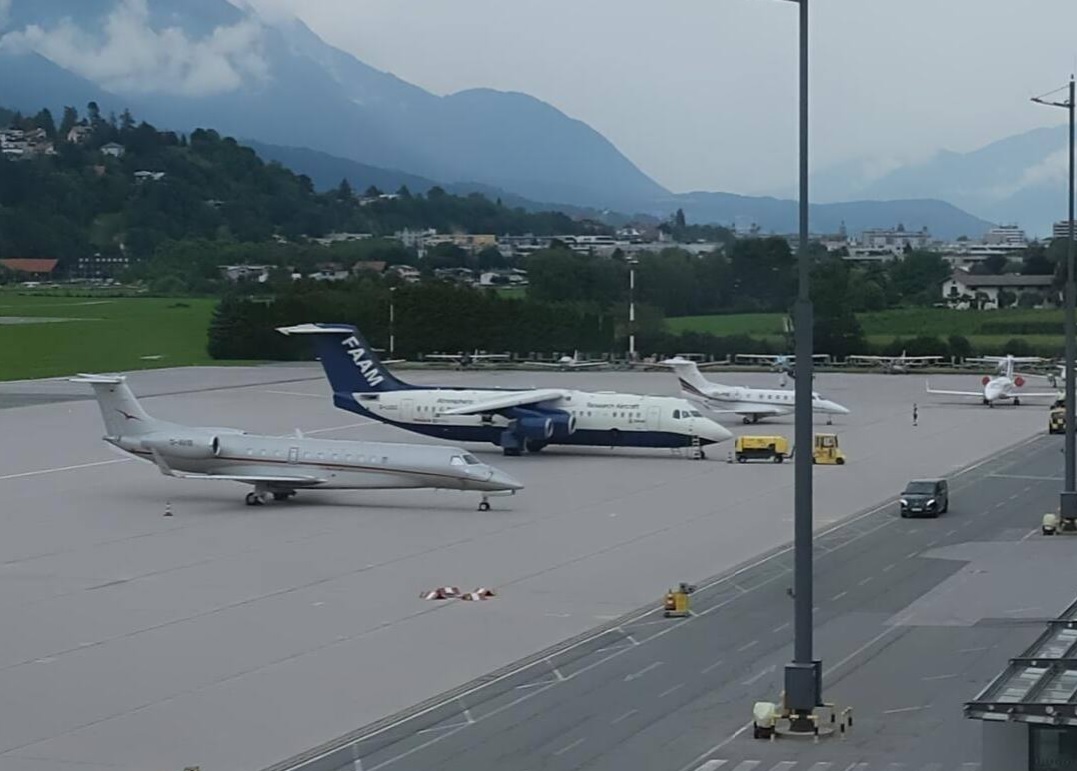LIVE: 44-years-old BAe146-300 G-LUXE has been based at Innsbruck since 7th July, now owned by Cranfield-based FAAM Airborne Laboratory (Facility for Airborne Atmospheric Measurements). Spent 24 years as BAe demonstrator G-SSSH ('81-'87) then G-LUXE.

INN: airportwebcams.net/innsbruck-airp…