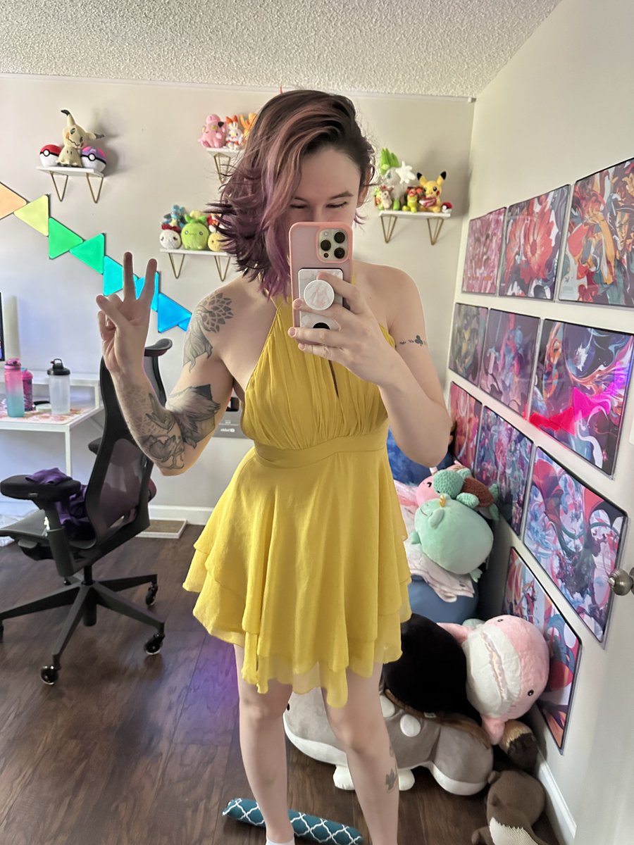 Bloody's tweet image. ayyy it’s FANCY FRIDAY and I got all dolled up in a cute dress today :3
come hop in and say hi!! &lt;3
🧡 twitch.tv/bloody 💛