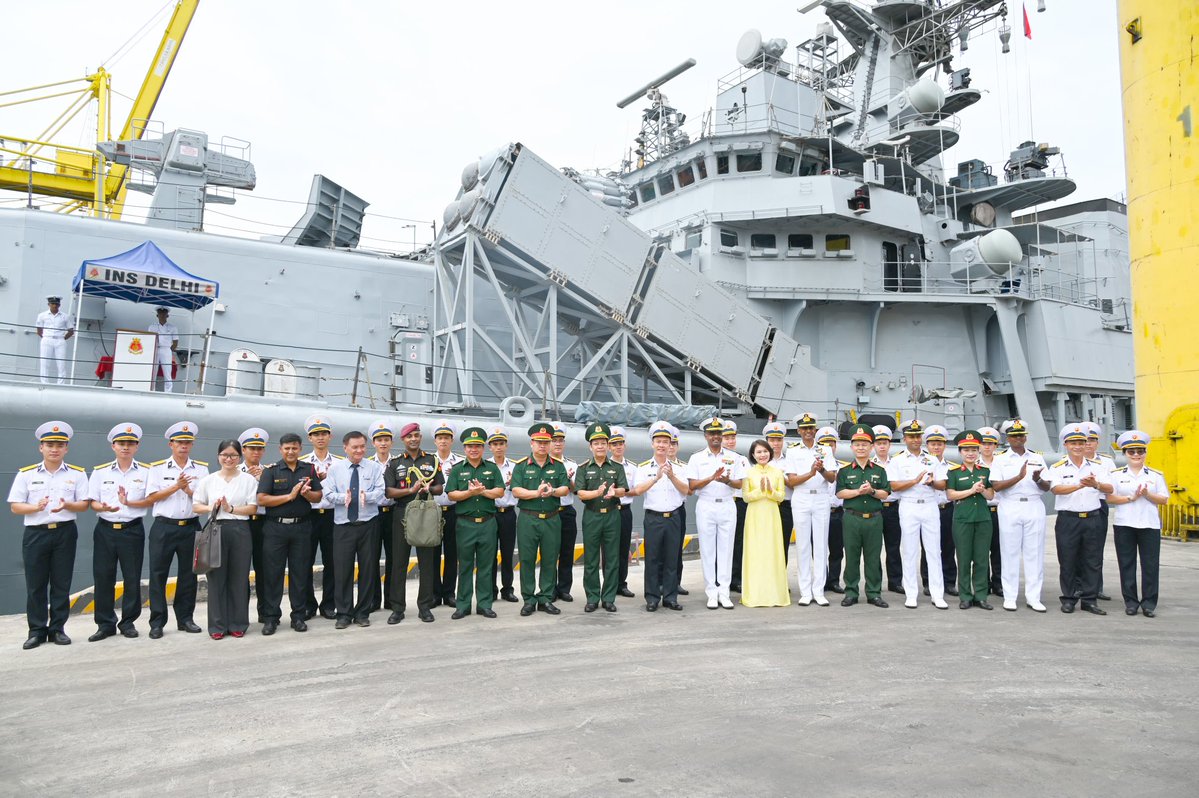 indiannavy's tweet image. Indian Naval Ships #INSDelhi, #INSShakti and #INSKiltan, under the Command of
RAdm Susheel Menon, #FOCEF, arrived at Tien Sa Port, Da Nang, #Vietnam, as part of the #IndianNavy’s Operational Deployment to South East Asia.
The ships received a warm welcome by personnel of Vietnam…