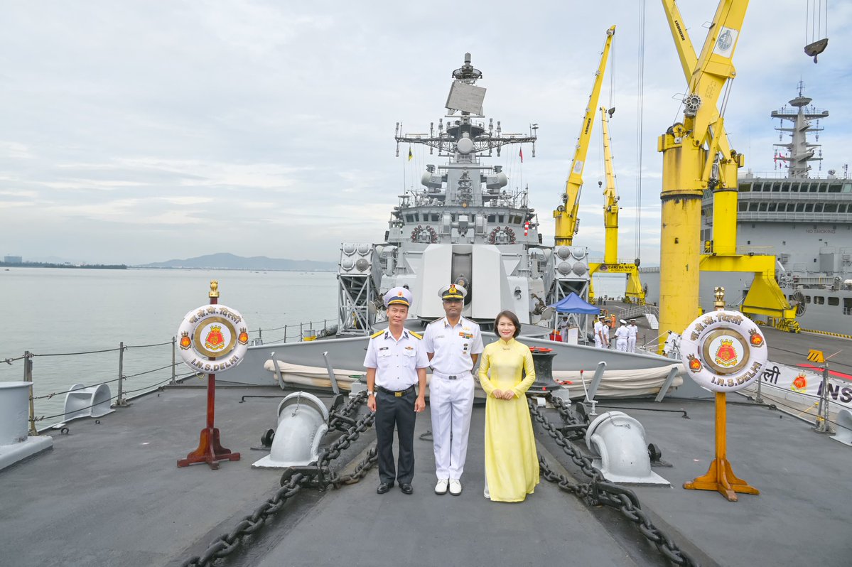 indiannavy's tweet image. Indian Naval Ships #INSDelhi, #INSShakti and #INSKiltan, under the Command of
RAdm Susheel Menon, #FOCEF, arrived at Tien Sa Port, Da Nang, #Vietnam, as part of the #IndianNavy’s Operational Deployment to South East Asia.
The ships received a warm welcome by personnel of Vietnam…